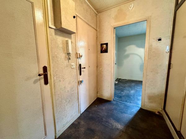 appartement F3 à rafraichir 50 m2 à Stains avec cave