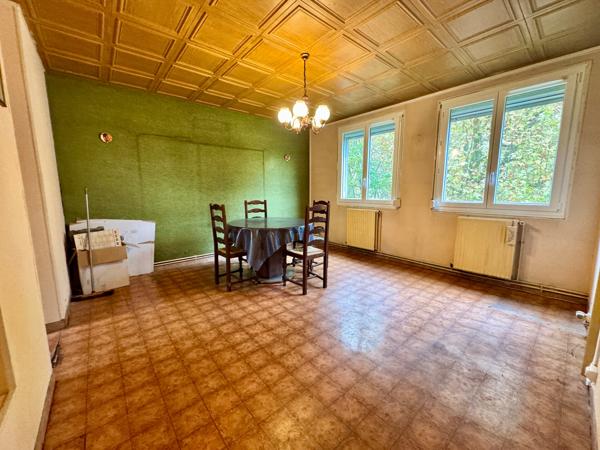 appartement F3 à rafraichir 50 m2 à Stains avec cave