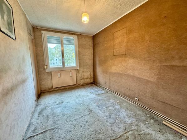 appartement F3 à rafraichir 50 m2 à Stains avec cave