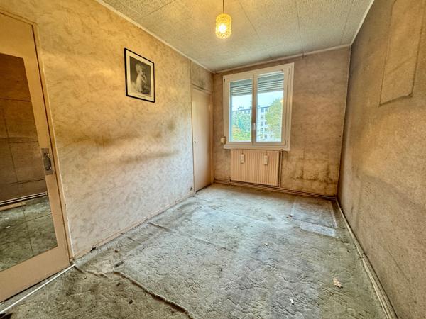 appartement F3 à rafraichir 50 m2 à Stains avec cave