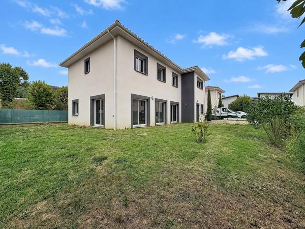 Maison neuve économe terrain 540m²