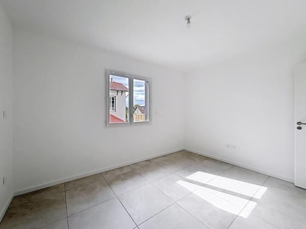 Maison neuve économe terrain 540m²