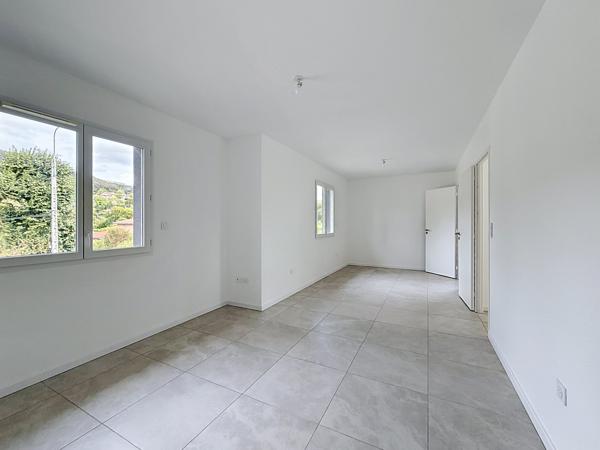 Maison neuve économe terrain 540m²