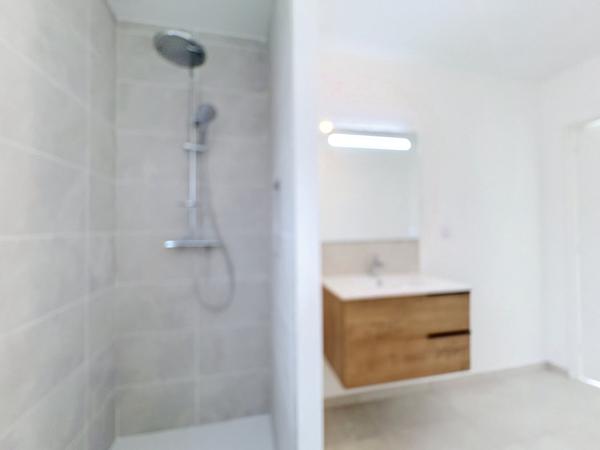 Maison neuve économe terrain 540m²