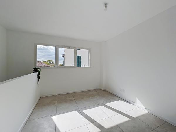 Maison neuve économe terrain 540m²