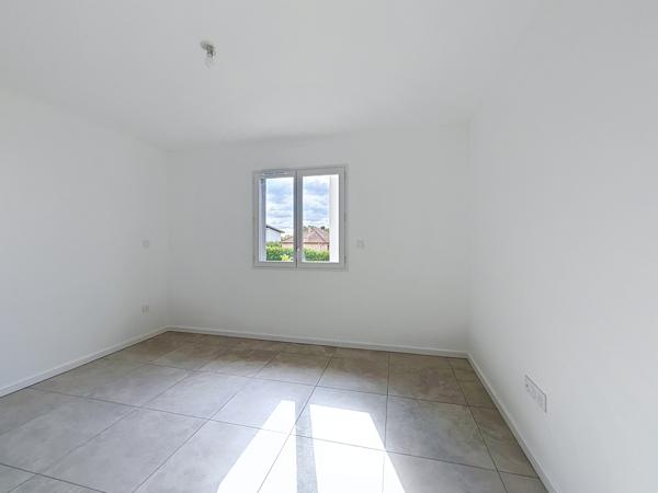 Maison neuve économe terrain 540m²