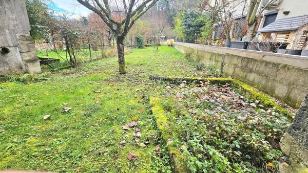 grange de 100 m2 au sol avec une toiture complètement refaite