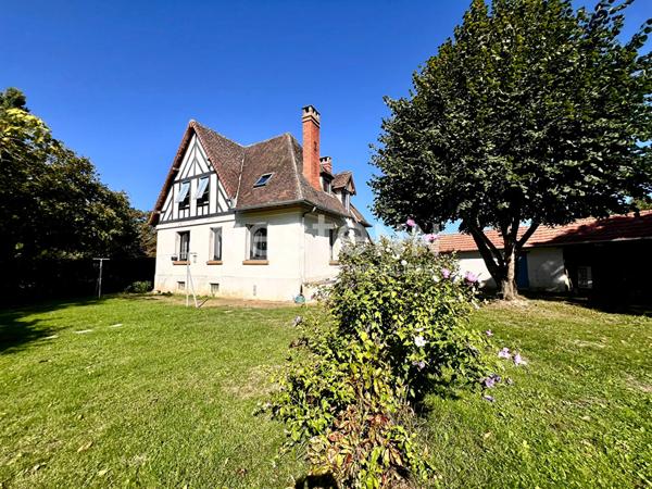 À VENDRE : Maison atypique restaurée avec 4 chambres, grand terrain et dépendances à quelques minutes de CHABRIS