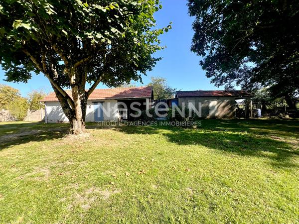 À VENDRE : Maison atypique restaurée avec 4 chambres, grand terrain et dépendances à quelques minutes de CHABRIS