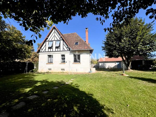 À VENDRE : Maison atypique restaurée avec 4 chambres, grand terrain et dépendances à quelques minutes de CHABRIS