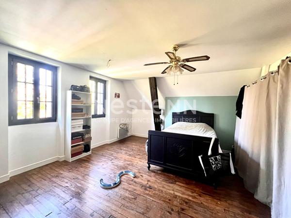 À VENDRE : Maison atypique restaurée avec 4 chambres, grand terrain et dépendances à quelques minutes de CHABRIS