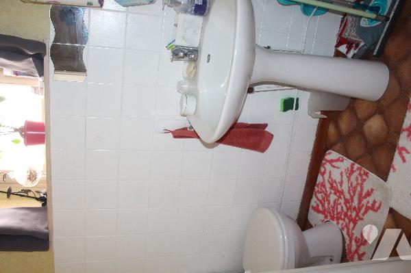 Spacieuse et lumineuse maison mitoyenne, avec jardin et deux terrasses sur 472m² de terrain