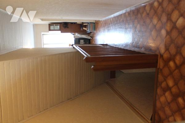 Spacieuse et lumineuse maison mitoyenne, avec jardin et deux terrasses sur 472m² de terrain