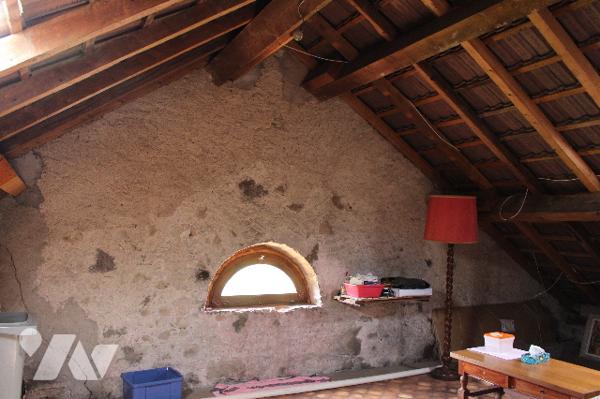 Spacieuse et lumineuse maison mitoyenne, avec jardin et deux terrasses sur 472m² de terrain