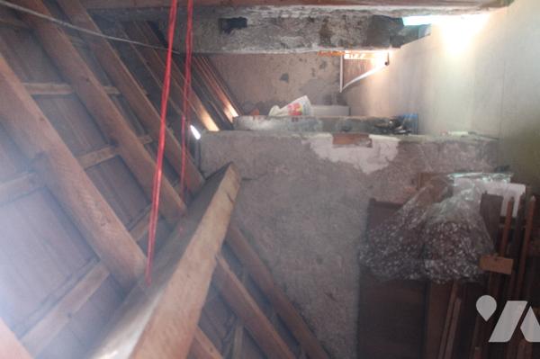 Spacieuse et lumineuse maison mitoyenne, avec jardin et deux terrasses sur 472m² de terrain