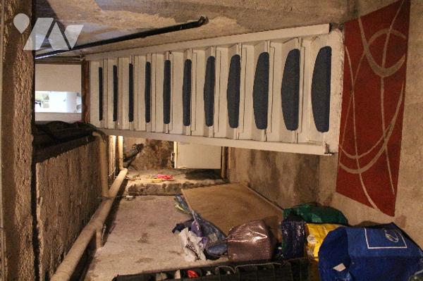 Spacieuse et lumineuse maison mitoyenne, avec jardin et deux terrasses sur 472m² de terrain