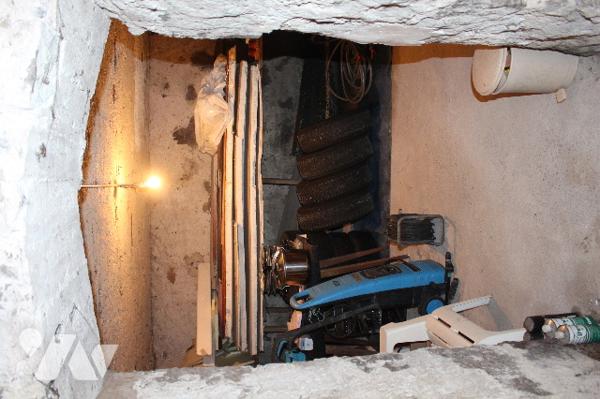 Spacieuse et lumineuse maison mitoyenne, avec jardin et deux terrasses sur 472m² de terrain