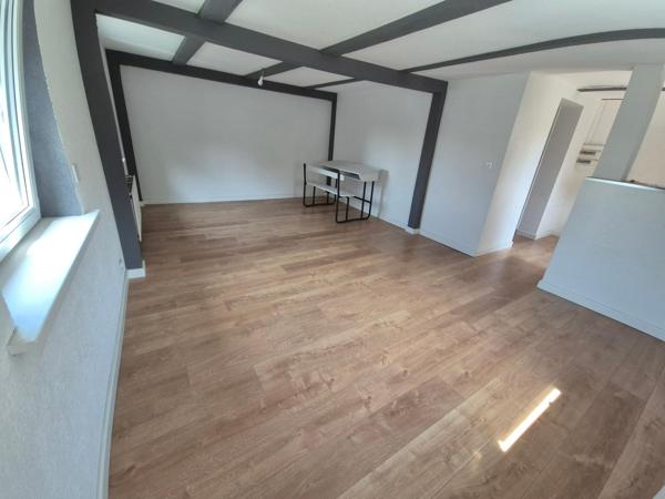 Une maison rénovée pleine de charme, une immense grange au potentiel incroyable et un cadre de vie paisible à Rosenau… Le coup de cœur pourrait bien être au rendez-vous !