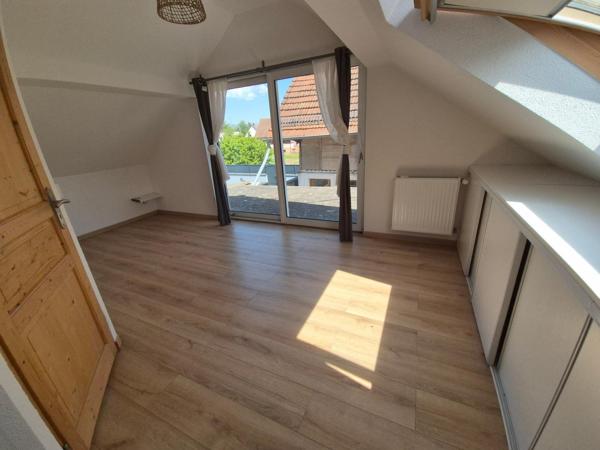 Une maison rénovée pleine de charme, une immense grange au potentiel incroyable et un cadre de vie paisible à Rosenau… Le coup de cœur pourrait bien être au rendez-vous !