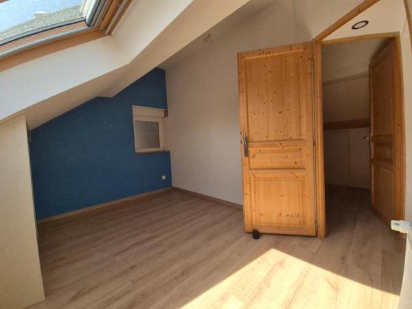 Une maison rénovée pleine de charme, une immense grange au potentiel incroyable et un cadre de vie paisible à Rosenau… Le coup de cœur pourrait bien être au rendez-vous !