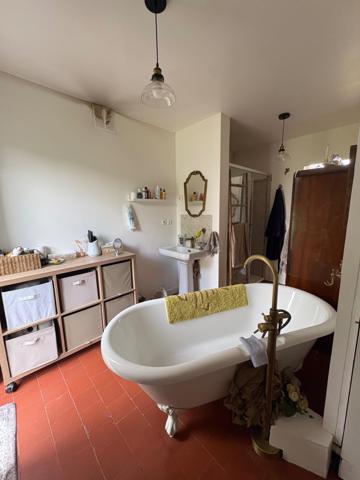 Super maison avec de généreux volume pour vous épanouir