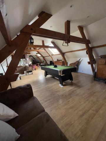 Super maison avec de généreux volume pour vous épanouir