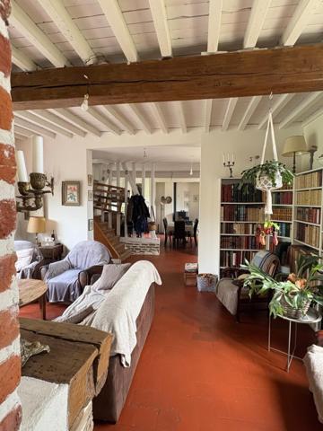 Super maison avec de généreux volume pour vous épanouir