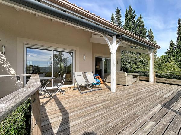 Secteur de Villeneuve Sur Lot - Maison avec vue de 150 m² avec sous-sol, garage et piscine dans un environnement privilégié