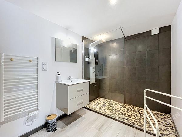 Secteur de Villeneuve Sur Lot - Maison avec vue de 150 m² avec sous-sol, garage et piscine dans un environnement privilégié