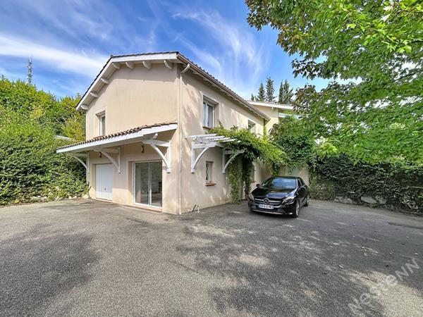 Secteur de Villeneuve Sur Lot - Maison avec vue de 150 m² avec sous-sol, garage et piscine dans un environnement privilégié