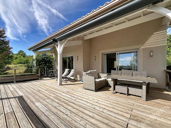Secteur de Villeneuve Sur Lot - Maison avec vue de 150 m² avec sous-sol, garage et piscine dans un environnement privilégié