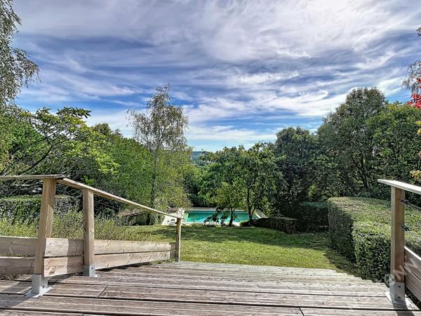 Secteur de Villeneuve Sur Lot - Maison avec vue de 150 m² avec sous-sol, garage et piscine dans un environnement privilégié