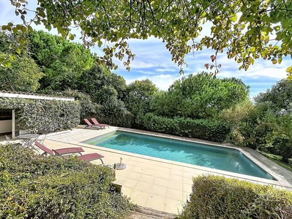 Secteur de Villeneuve Sur Lot - Maison avec vue de 150 m² avec sous-sol, garage et piscine dans un environnement privilégié