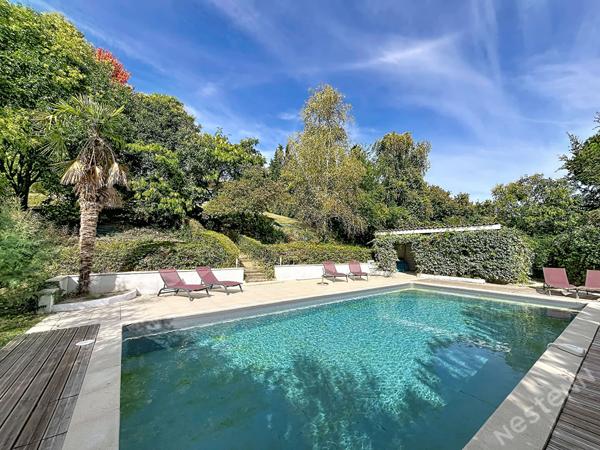 Secteur de Villeneuve Sur Lot - Maison avec vue de 150 m² avec sous-sol, garage et piscine dans un environnement privilégié