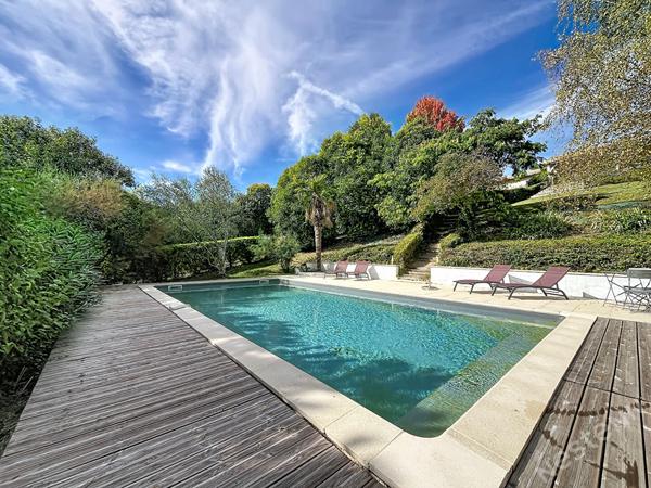 Secteur de Villeneuve Sur Lot - Maison avec vue de 150 m² avec sous-sol, garage et piscine dans un environnement privilégié