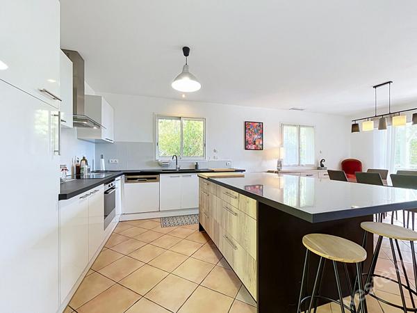 Secteur de Villeneuve Sur Lot - Maison avec vue de 150 m² avec sous-sol, garage et piscine dans un environnement privilégié