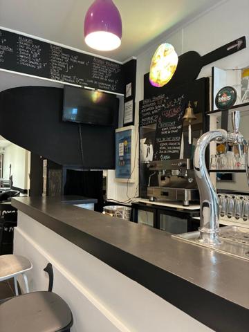 Au centre-ville de BAR-LE-DUC,  un bâtiment à usage commercial, toutes activités, à saisir !