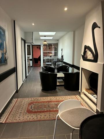 Au centre-ville de BAR-LE-DUC,  un bâtiment à usage commercial, toutes activités, à saisir !