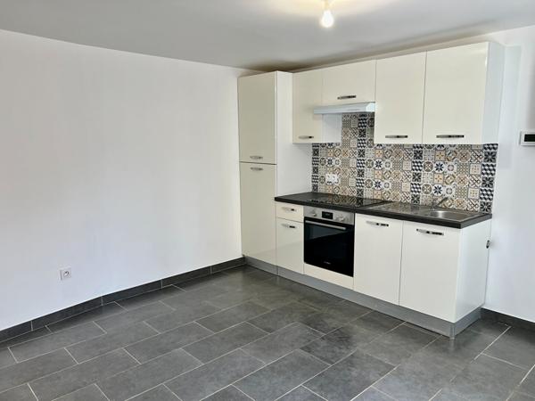 Maison de bourg rénovée avec garage