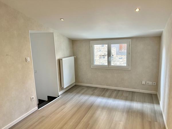 Maison de bourg rénovée avec garage