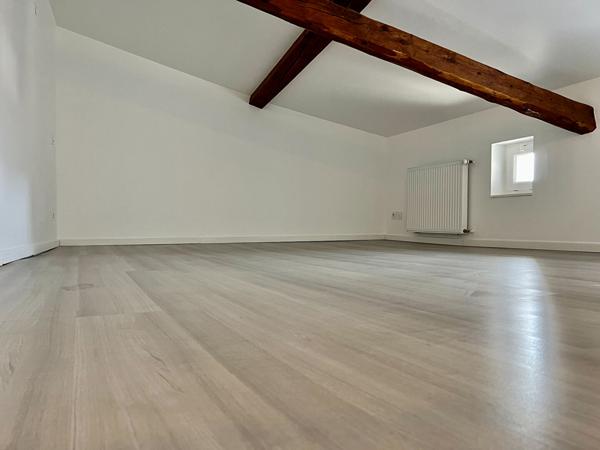 Maison de bourg rénovée avec garage
