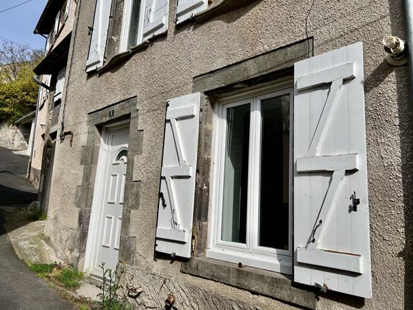 Maison de bourg rénovée avec garage