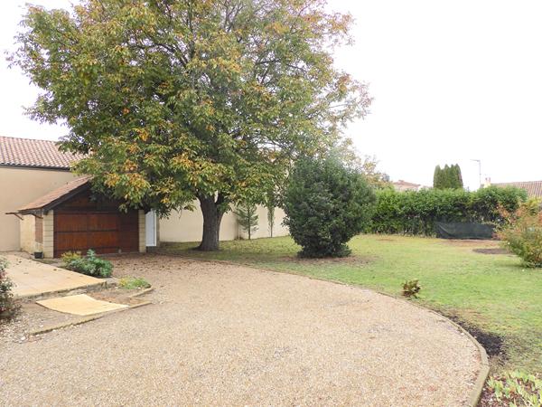 A LOUER MAISON DE TYPE 5 AVEC JARDIN ET GARAGE - SECTEUR SAINT ANDRE DE CUBZAC , Saint andre de cubzac