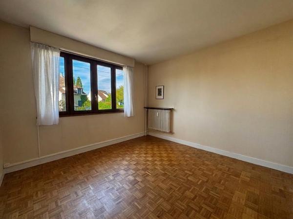 Appartement
         6 pièces
        - 112 m² Exclusivité 310 000 € *