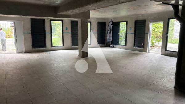 Local commercial 1 pièce 91.4 m2