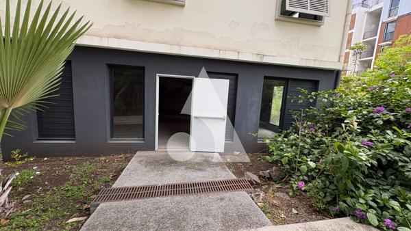 Local commercial 1 pièce 91.4 m2