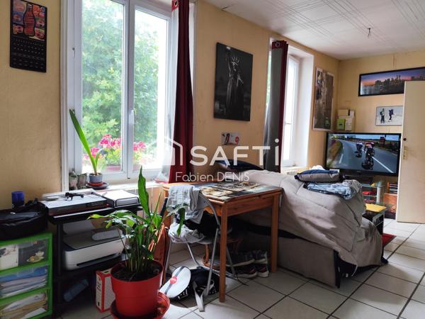 Immeuble avec local commercial et appartement – Centre-ville de Contres