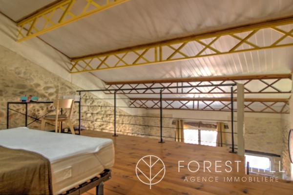 Loft de charme baigné de lumière.