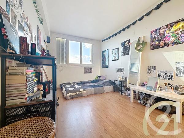 Appartement F5 à vendre  4 pièces - 76,93 m 2   VILLEJUIF  - 94