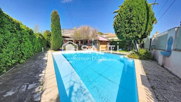 Maison familiale aux beaux volumes avec piscine – Proche centre de Six-Fours-les-Plages